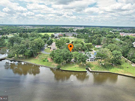 3rd image of 245 River Dr