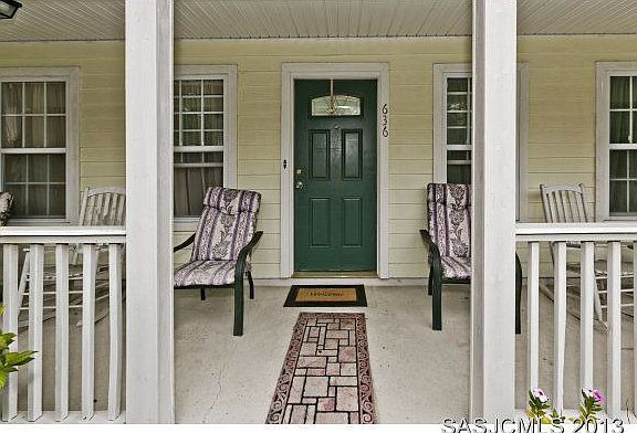 3rd image of 636 N Cypress Ave