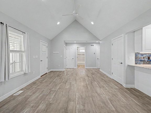 4th image of 573 Federal St