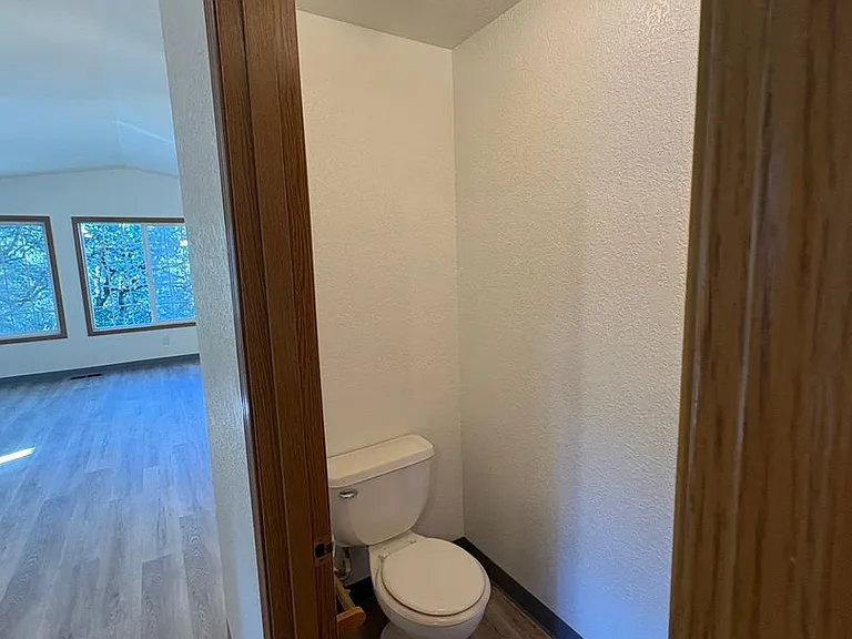 2 Bedroom 1.5 Bathroom Duplex in Southwest Eugene — Photo 7