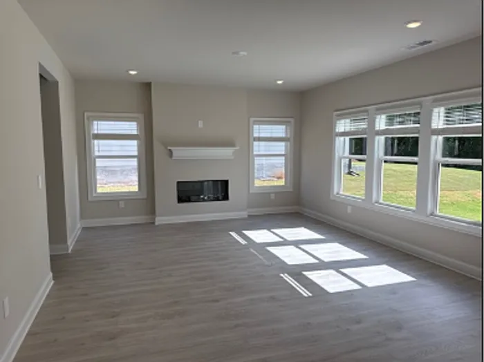 2859 Sweet Red Cir — Photo 5