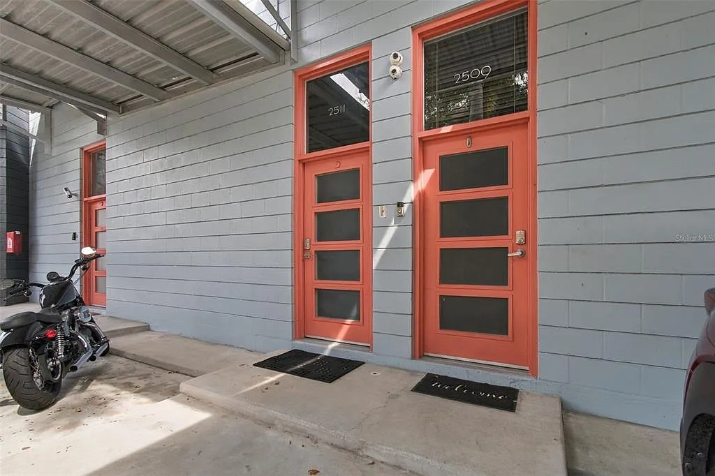 2 bed, 2.5 bath, 1428 sqft, $4,000 — Photo 2