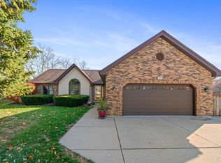 304 Sanders Ct, Yorkville, IL 60560