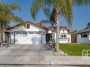 2209 Newport Ct, Delano, CA 93215