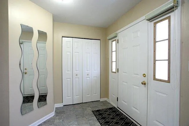 326 Pathway Dr photo 1
