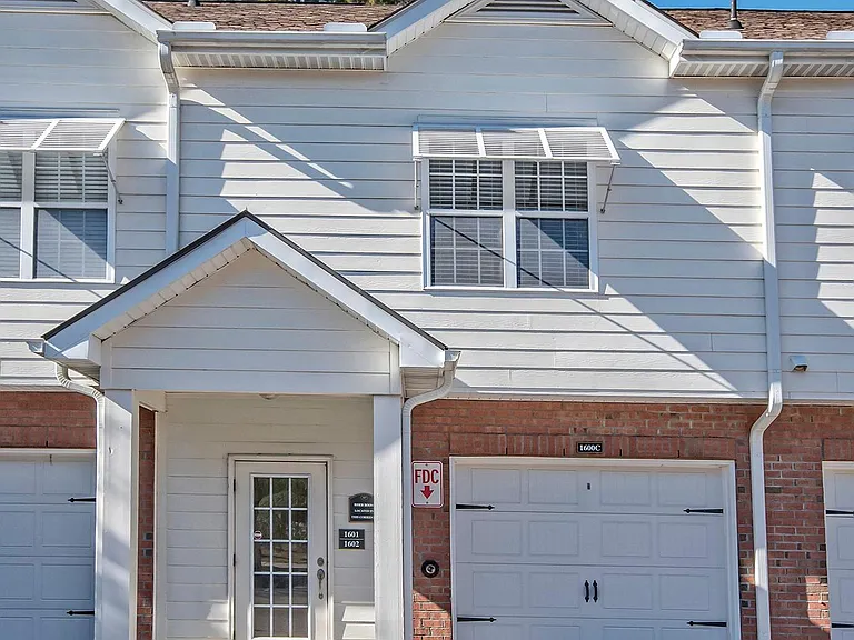 1602 Basildon Rd — Photo 3