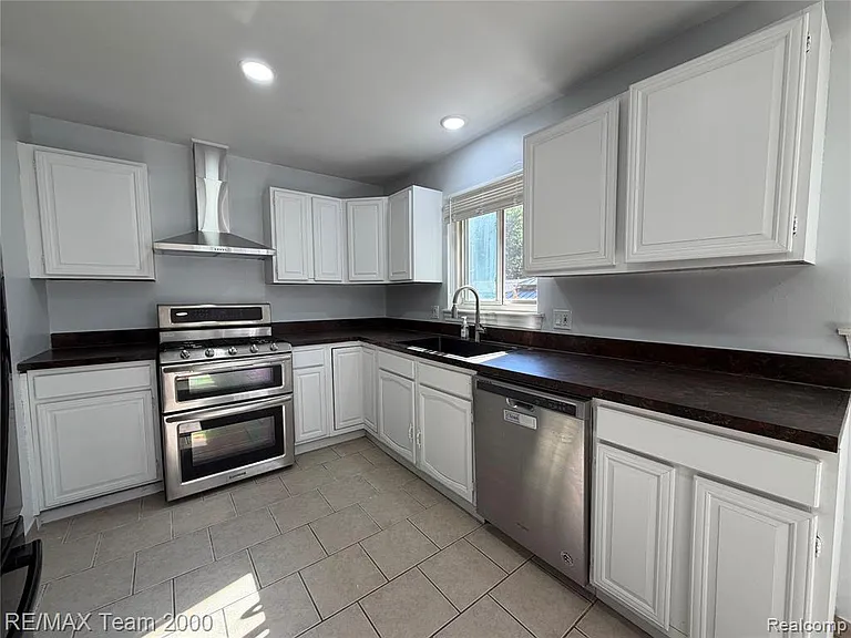 25647 Hanover St — Photo 14
