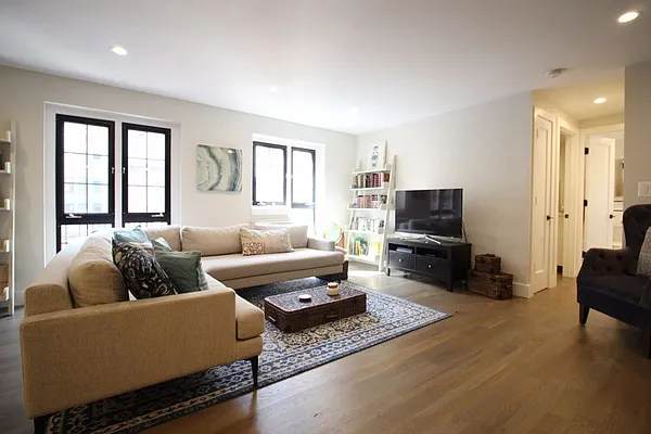 Rented by Bold New York | media 7