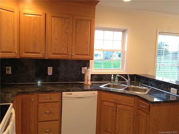 5th image of 109 Alexander Knoll Dr