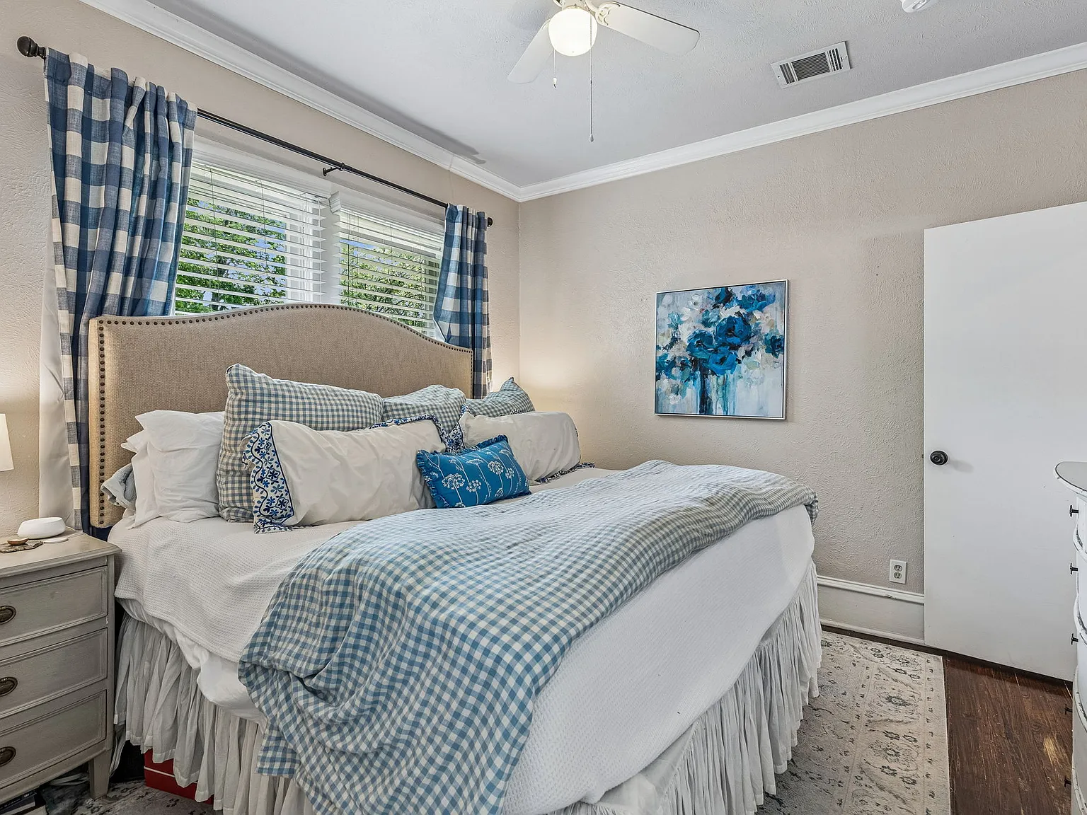 3 bed, 1356 sqft, $3,500 — Photo 3