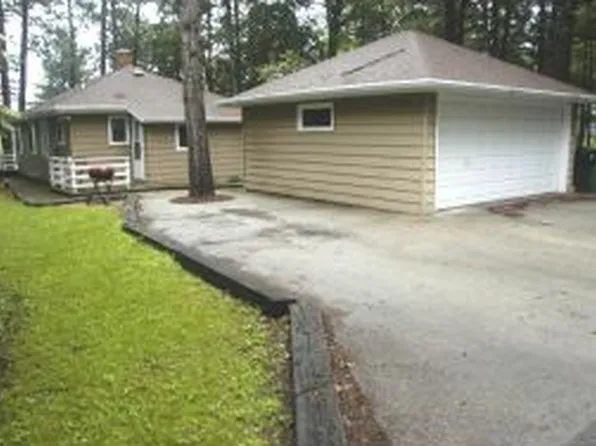 N2575 Carmany Ln, Waupaca, WI 54981