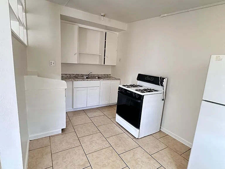 6633 N 67th Ave #9 — Photo 6