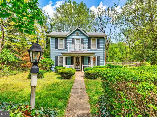 8235 Elvaton Dr, Pasadena, MD 21122