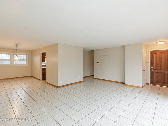 2nd image of 1806 Lake Dr