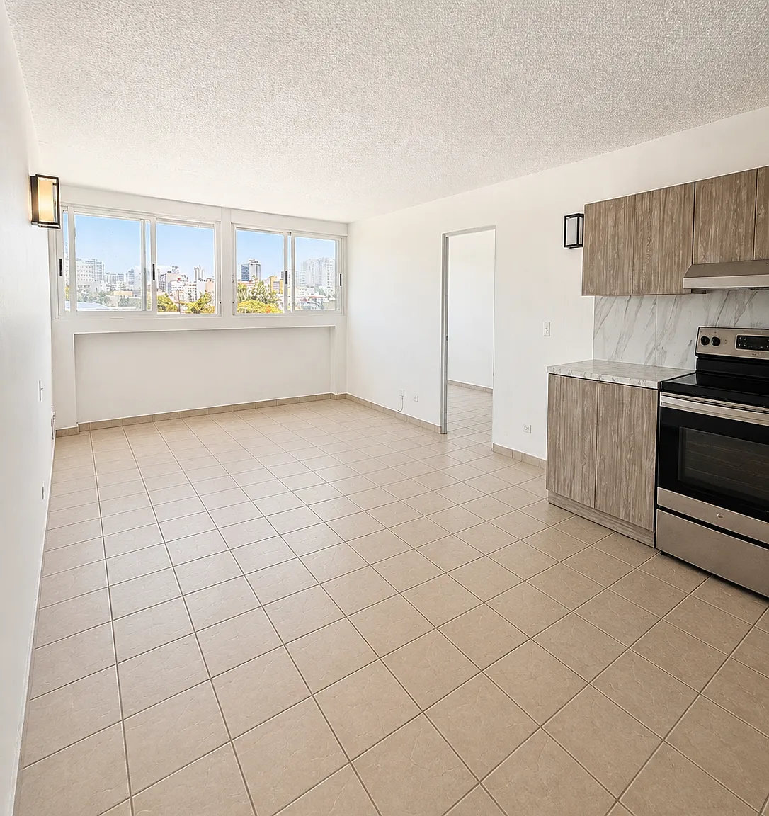 3 bed, 800 sqft, $1,600 — Photo 1