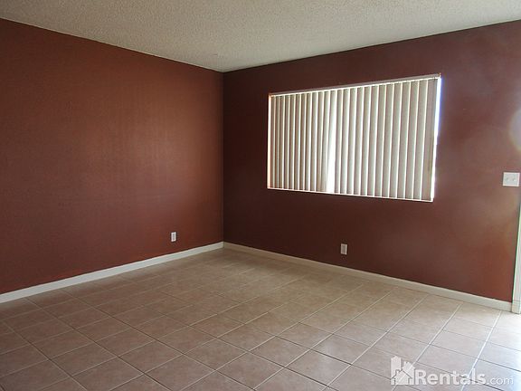 4th image of 3301 W Sweetwater Ave