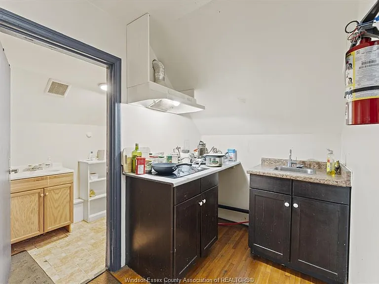 3060 Sandwich St #1 — Photo 24