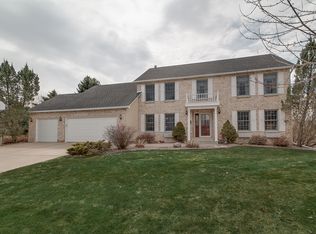 39 Indian Hills Dr, Circle Pines, MN 55014