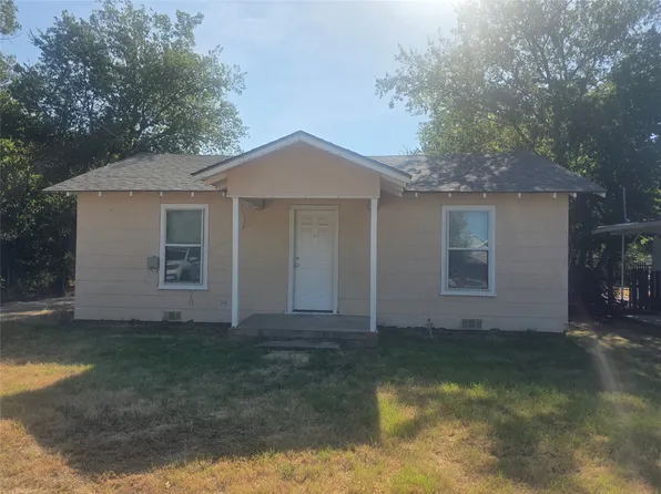 209 Ohio Ave, Graham, TX 76450
