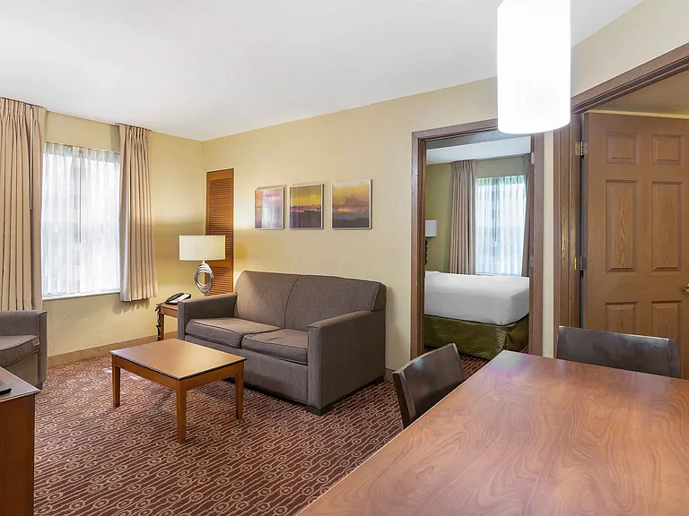 2 Bedroom Suite - 2 Queen Beds