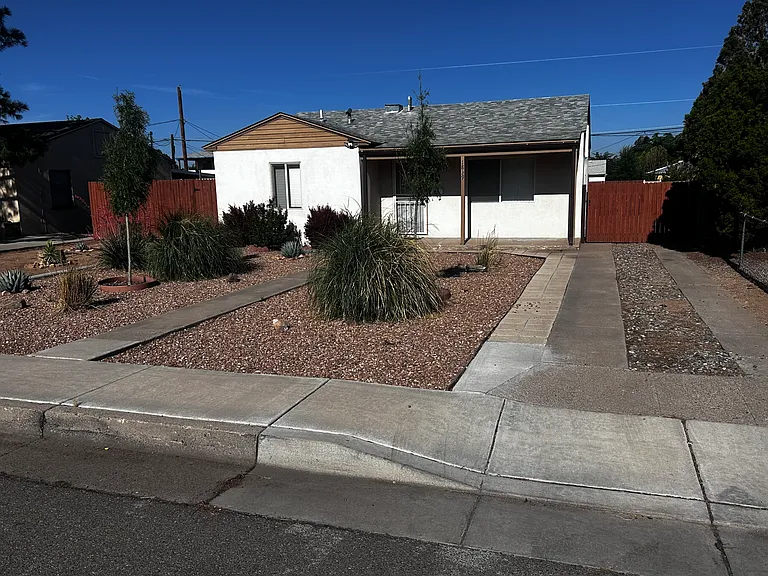 1839 Palomas Dr NE — Photo 1