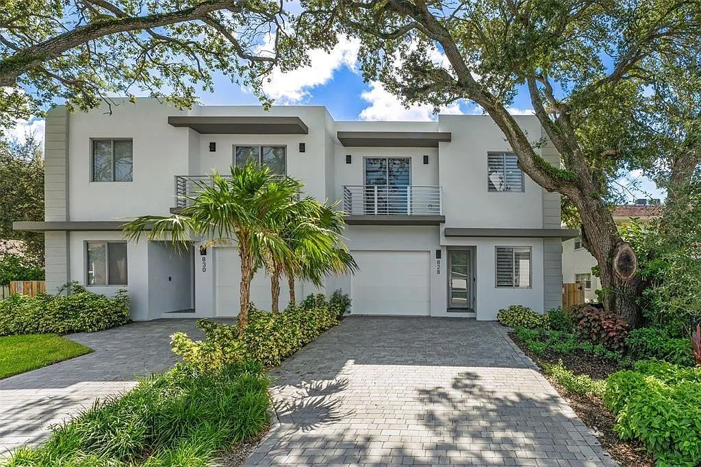 Great Location & Modern! — Photo 1