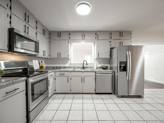 5th image of 9100 Coventry Ln