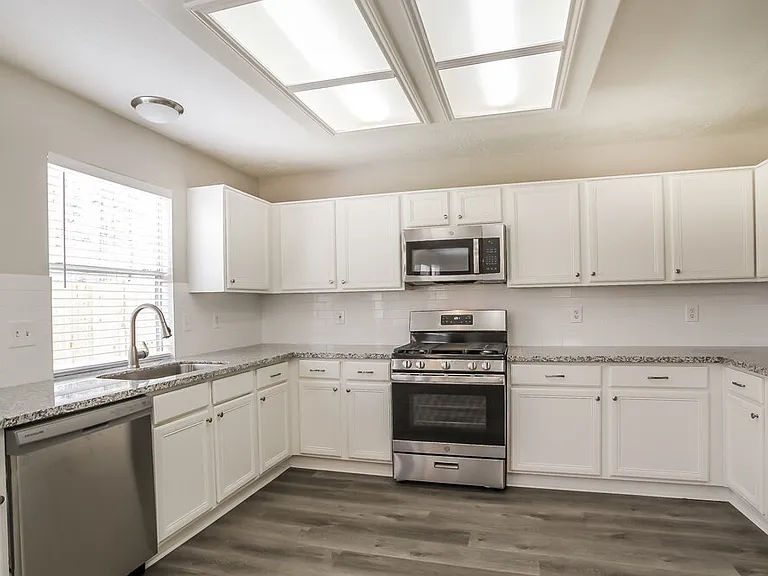 31518 Kingston Village Dr — Photo 8