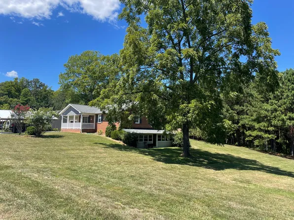 4738 Carlton Dr, Winston Salem, NC 27105