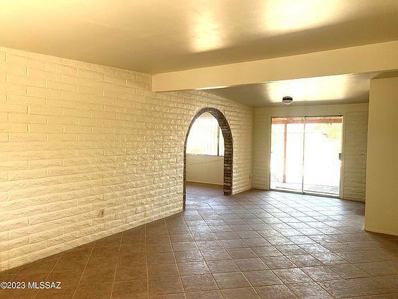 3rd image of 1419 E Illinois St