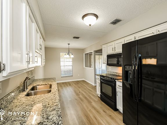 5th image of 2386 Dundee Ct E