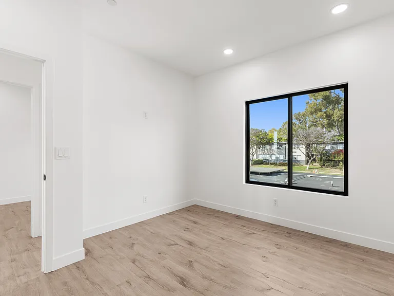 3248 Clairemont Dr #3 — Photo 8