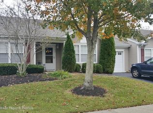 637 E Regency Dr, Absecon, NJ 08205