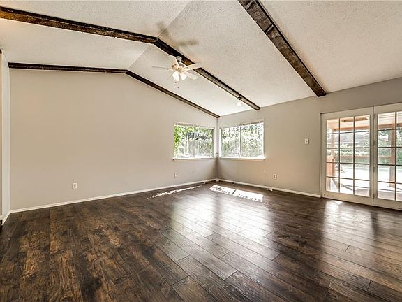 5th image of 3022 Hillsdale Ln