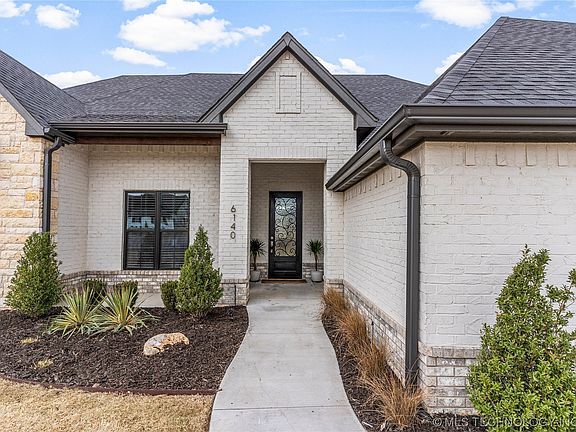 3rd image of 6140 N Creekwood Dr