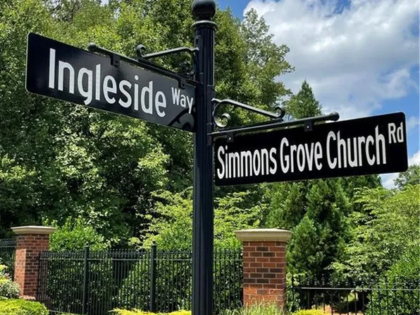 Ingleside Way, Pilot Mountain, NC 27041