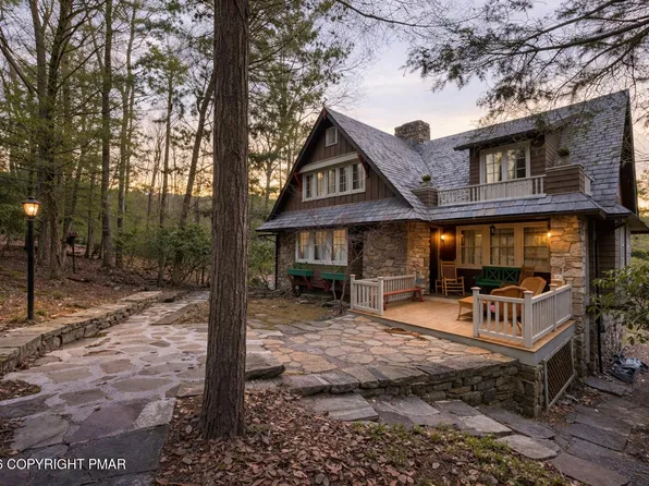 204 Lake Rd, Pocono Manor, PA 18349