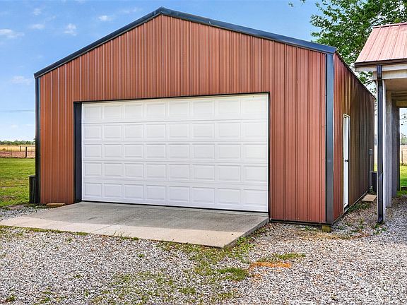 3rd image of 6211 Sharon Grove Rd