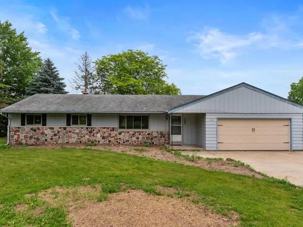 1050 Scenic ROAD, Hubertus, WI 53033