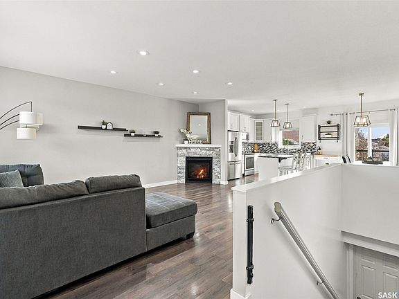 4th image of 638 Aspen Crescent