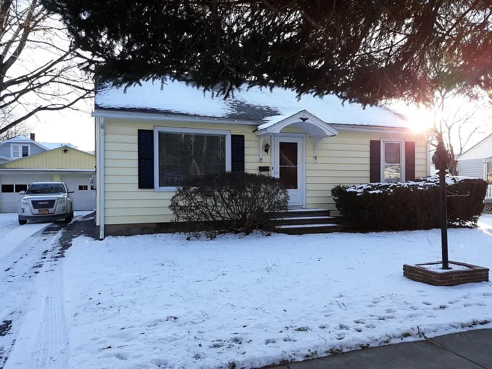 18 N Belmont Cir