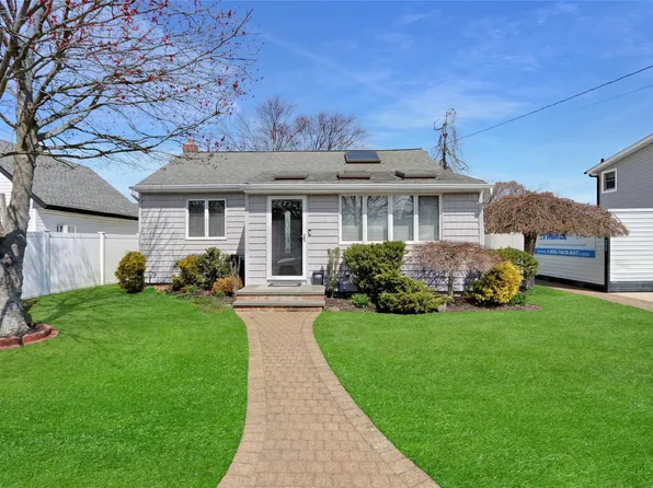 105 GARFIELD, Massapequa, NY 11758
