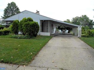 195 Crabtree Dr, Levittown, PA 19055