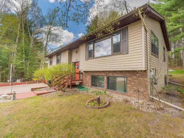 213 Judy St, Marquette, MI 49855