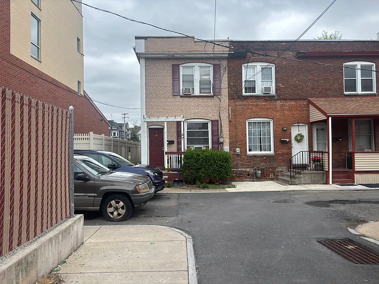 47 Meyers Ct — Photo 2