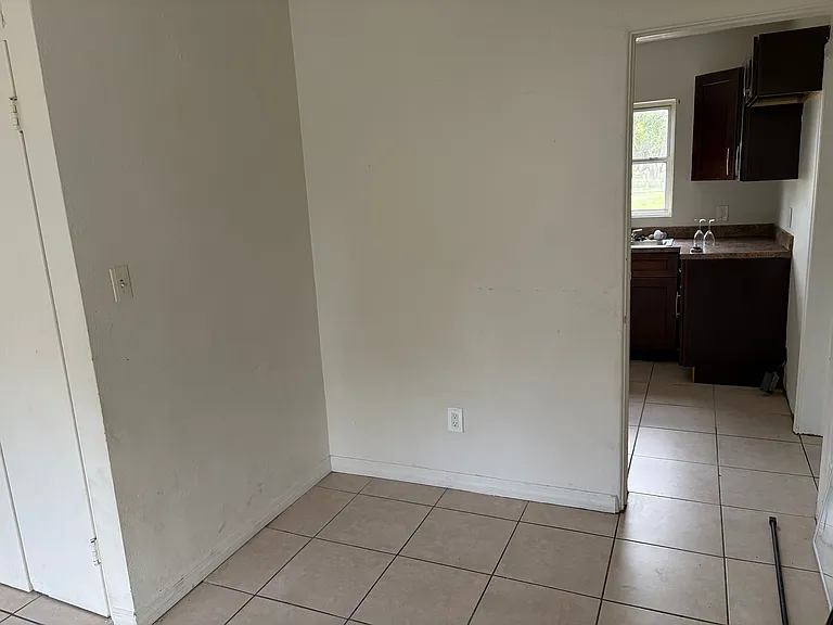 2141 Brook Dr — Photo 2