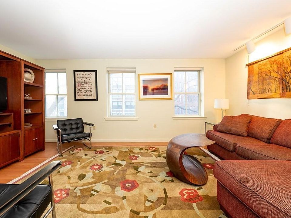 2nd image of 105 N Washington St #4