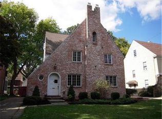 3712 Traynham Rd, Shaker Heights, OH 44122