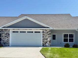 14 Cove Dr, Bay City, MI
