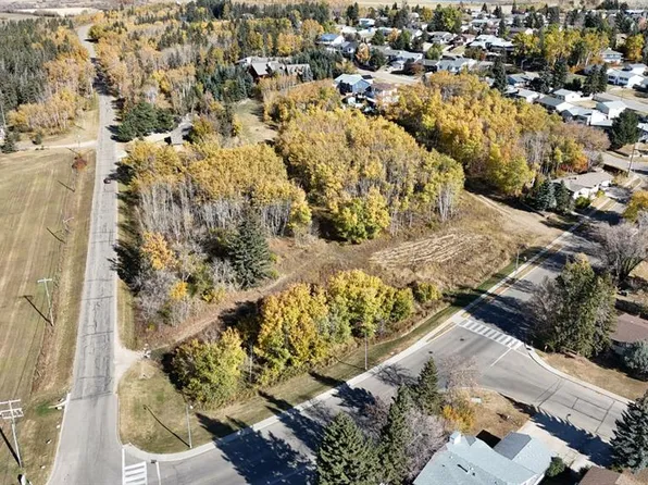 5005 46th St, Ponoka, AB T4J 1C2